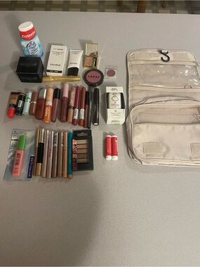 Assorted Women's Makeup Bundle — Neutral Pink Shades